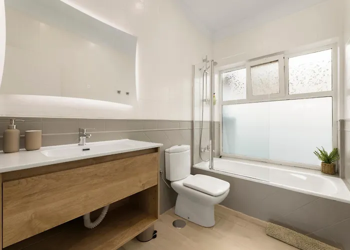 Cactus - Large Private Plot - Heated Pool & Bbq - Luxury Vacation Villa *